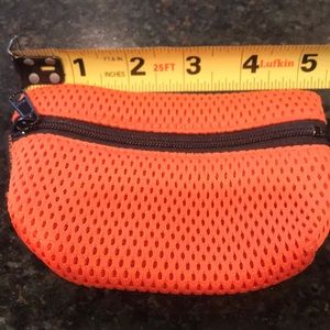 WELKER WRIST POUCH